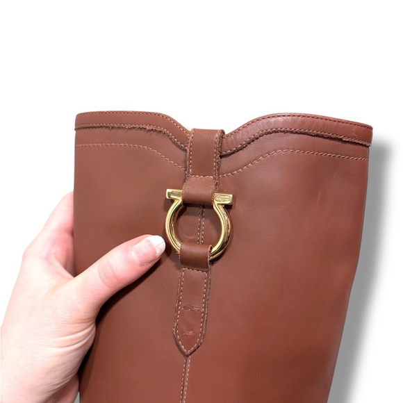 Salvatore Ferragamo Fersea Cognac Brown Leather Gold Logo Riding Boots Size 8 - Picture 3 of 13